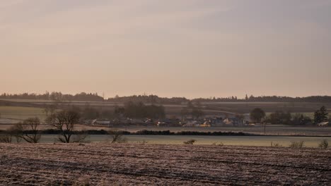 Goldener-Sonnenaufgang-In-Einer-Ländlichen-Gegend-Von-Schottland-Im-Winter-In-Perth-Shire,-Großbritannien