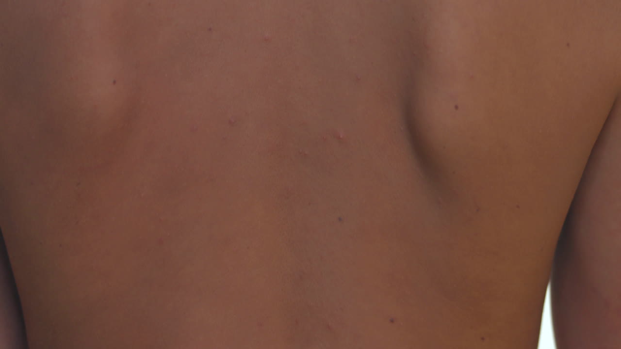 여자의 벌거벗은 뒷모습