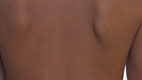espalda desnuda de mujer
