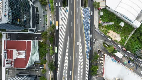 Ascending-hyperlapse-aerial-shot-of-busy-periferico-highway-road-in-Mexico-City-during-daylight