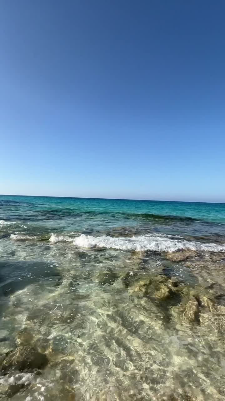 A view of a sea, close up shot, Arc shot