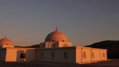 la mezquita al atardecer