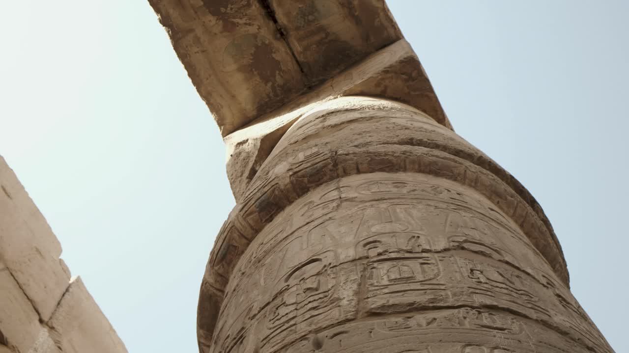 la hermosa estructura del templo de karnak construido hace 4000 años