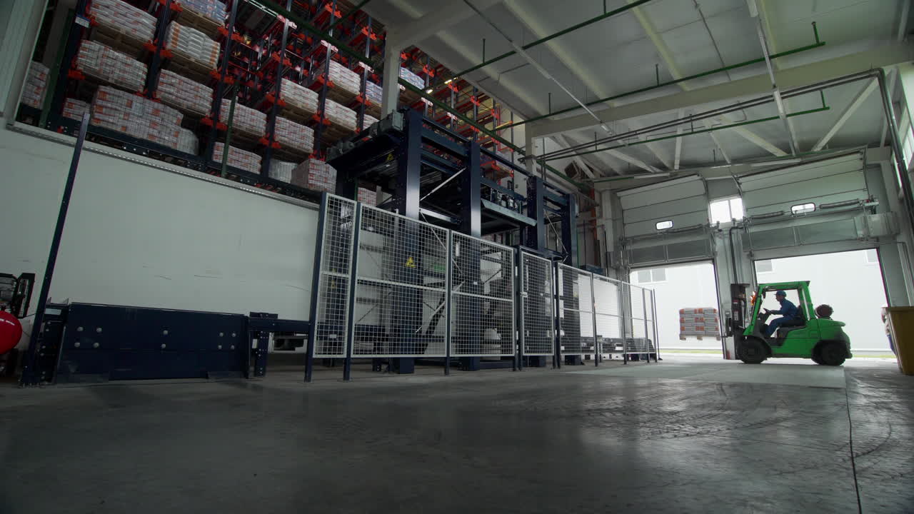 operaciones de almacén con carretillas elevadoras