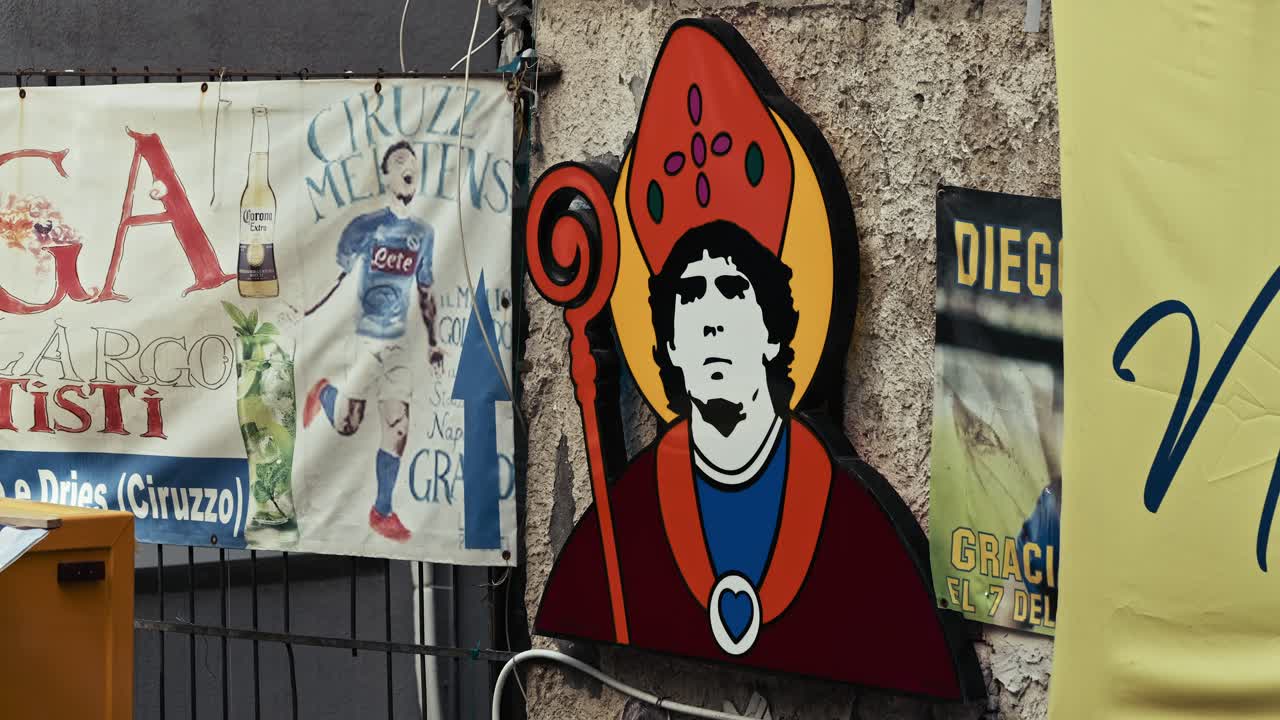 mural de maradona, barrio español, nápoles, italia