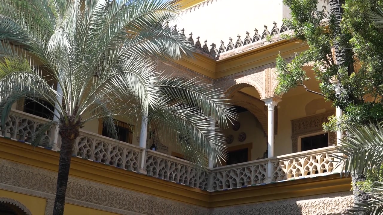 Cortile della Casa Museo Antonio Machado con palme in Spagna