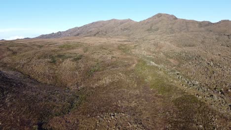 Vista-Aérea-Del-Paisaje-Alrededor-Del-Páramo-Del-Sol-En-Los-Andes-Colombianos-Cerca-De-La-Ciudad-De-Urrao.