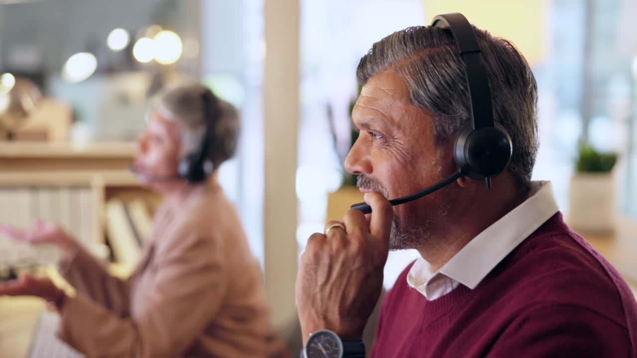 Ufficio, call center e persone d'affari
