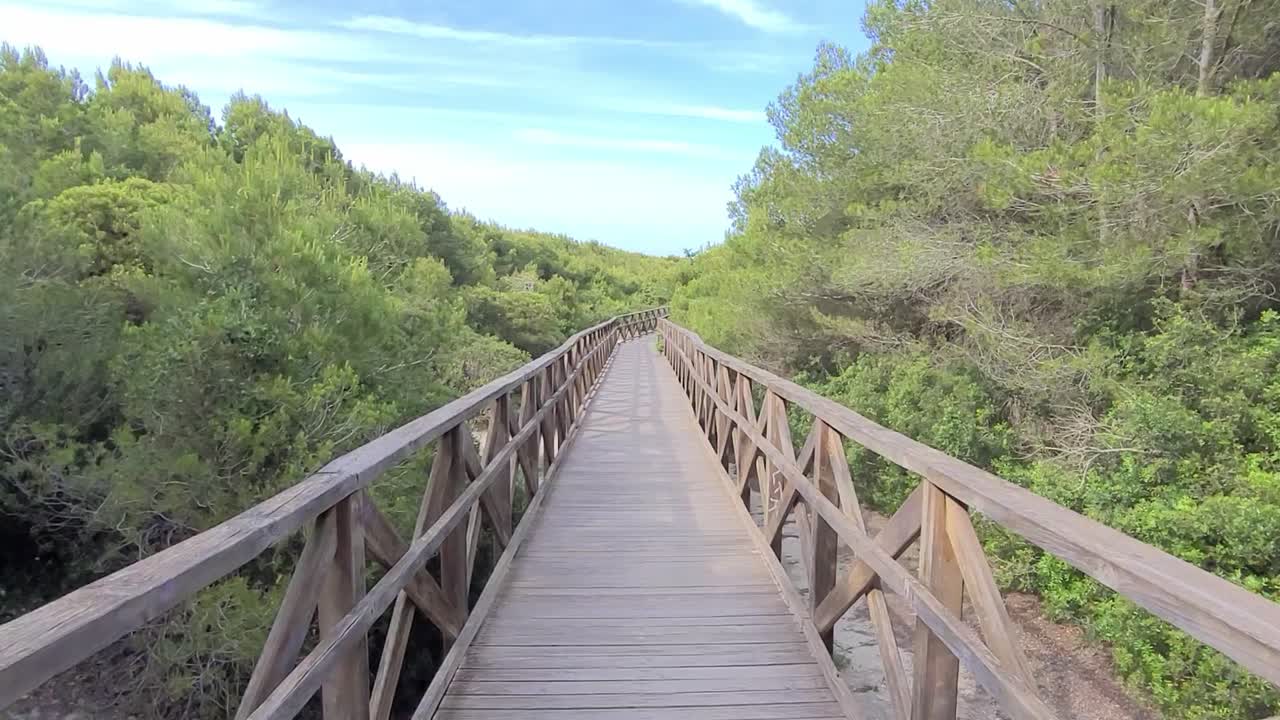 passaggio per entrare nella playa de muro