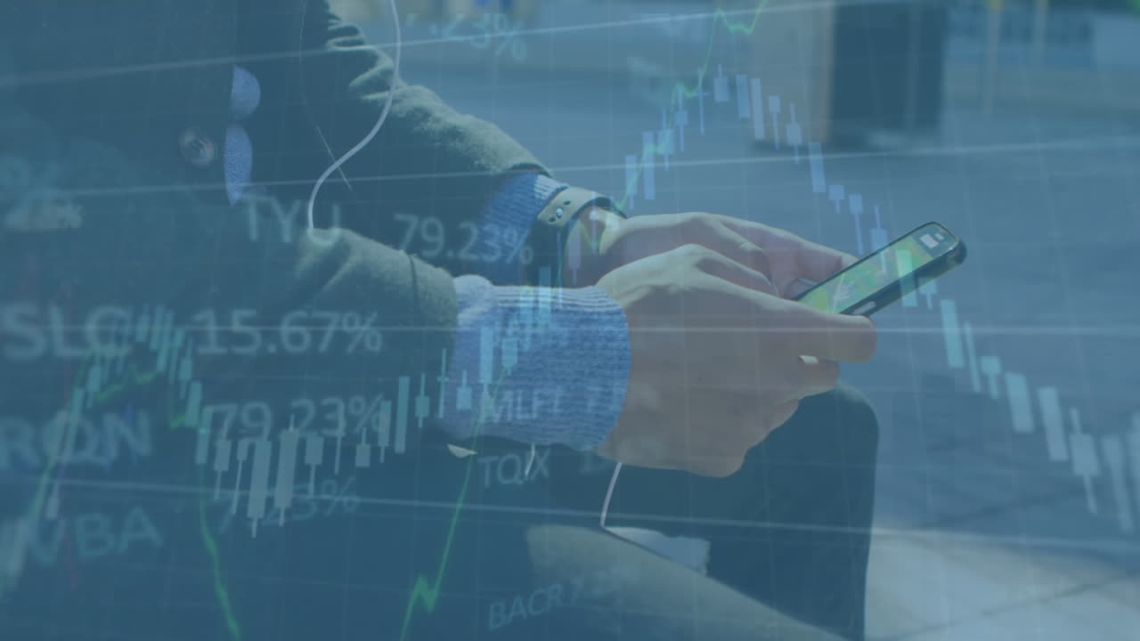 animación del procesamiento de datos del mercado de valores en la sección media del empresario que utiliza un teléfono inteligente.
