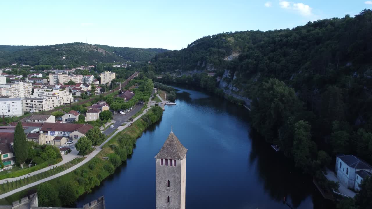 Droneoptagelse af Pont Valentré-broen i Cahors, Frankrig
