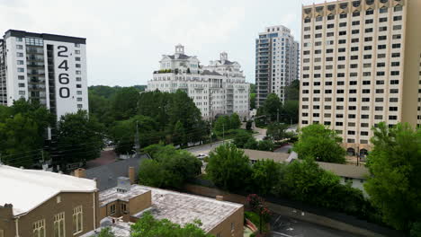 Vista-Aérea-De-Edificios-De-Apartamentos-De-Varias-Plantas-En-El-Barrio-Urbano.