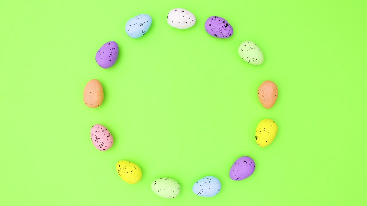 다른 색의 부활절 계란을 원으로 움직여서 움직임을 멈추십시오.