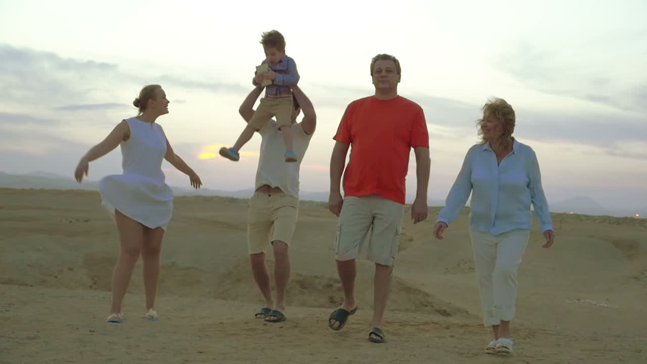 그들은 항상 함께 좋은 시간을 보내고 있습니다.