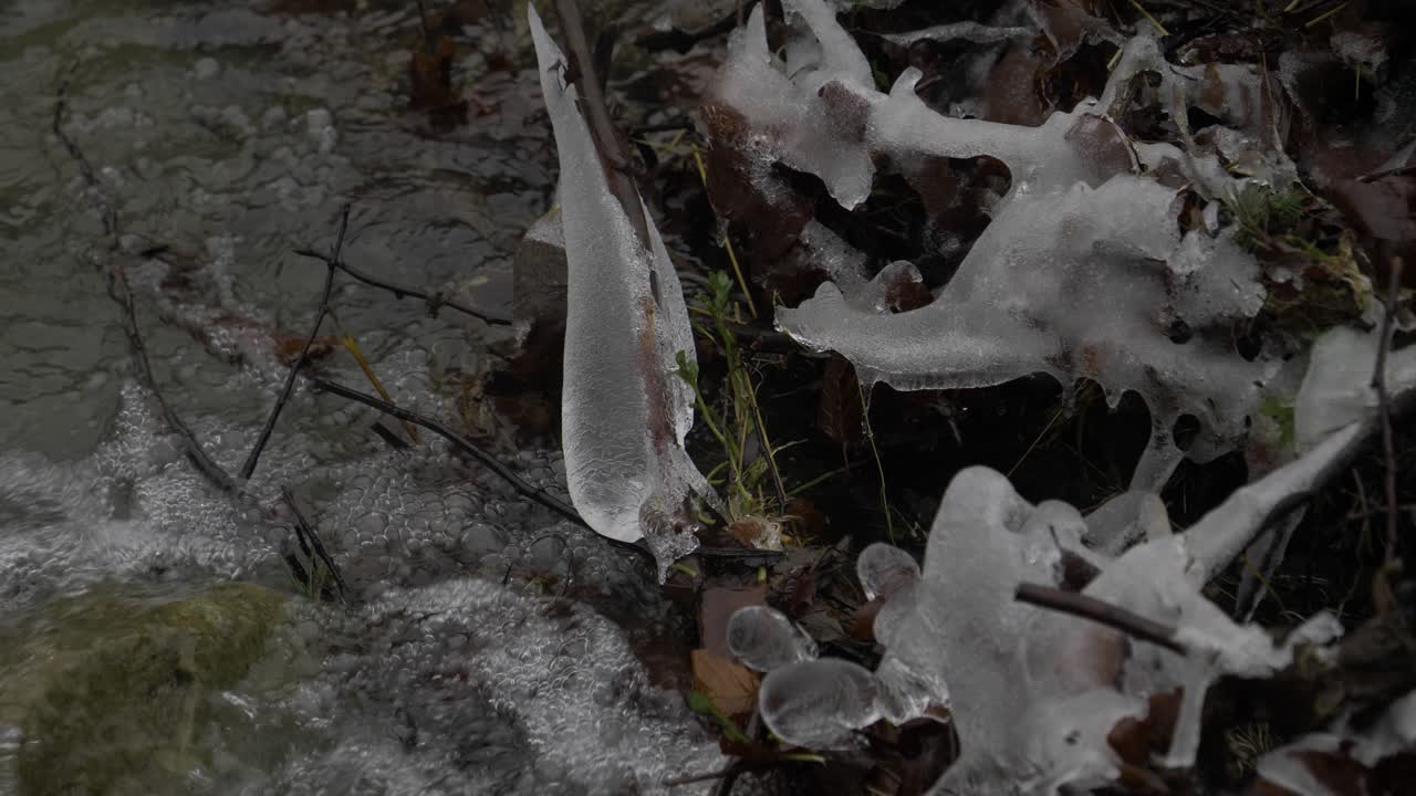 In the Doftana Valley in Romania I found a river that flows smoothly with trees and frozen plants on the edge. Ice stalactites look like bright crystals in nature.