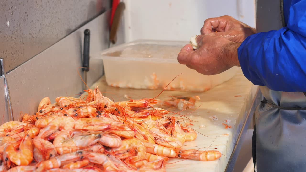 Preparing shrimp for cooking