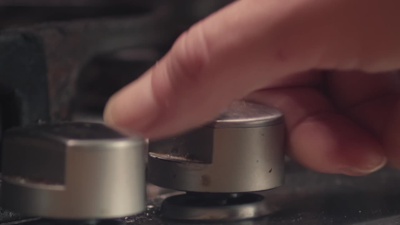 가스 밥솥 중지, 노브 및 손가락 제어의 극단적인 근접 촬영