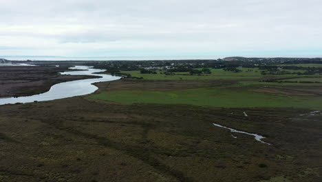 Luftbild-über-Dem-Barwon-River,-Der-Sich-In-Richtung-Barwon-Heads-Australien-Schlängelt