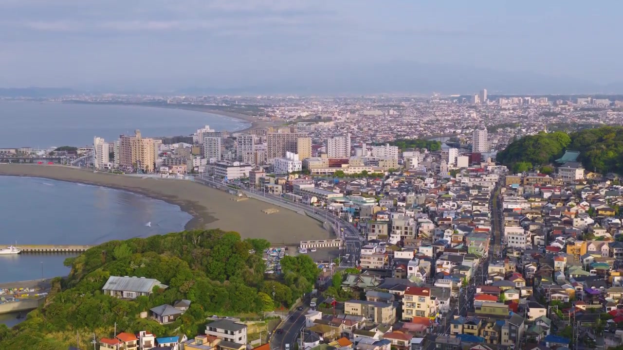 Città di Enoshima, costa di Kanagawa, Giappone. Veduta aerea all'alba