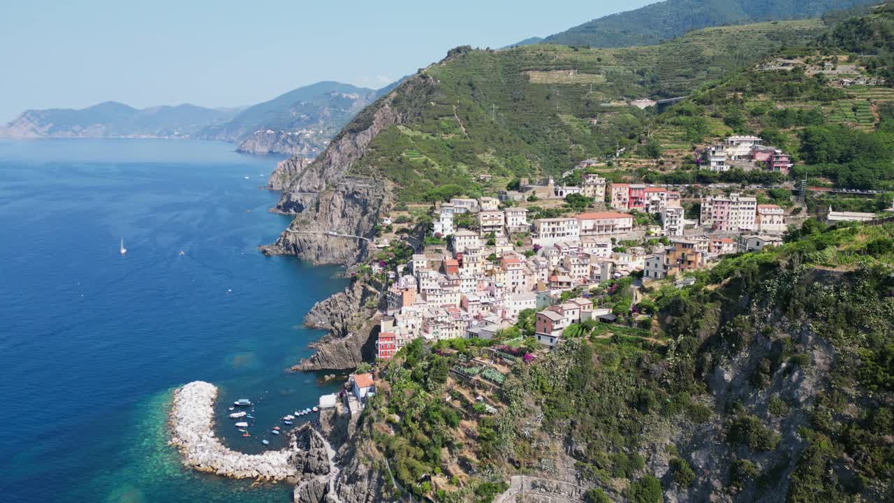이탈리아 라스페지아 주 베르나자 (vernazza, la spezia, liguria) 의 해안 마을인 테레 리오마지오레 (terre riomaggiore)