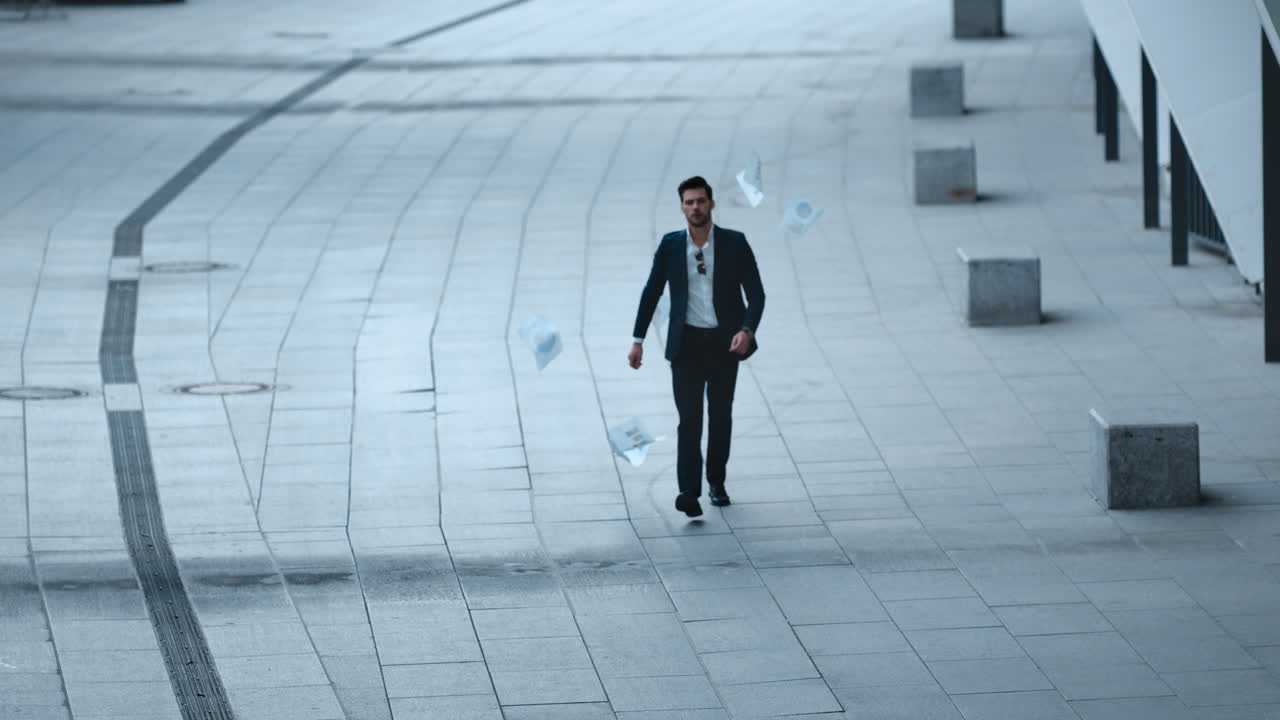 거리에서 문서를 읽는 심각한 사업가