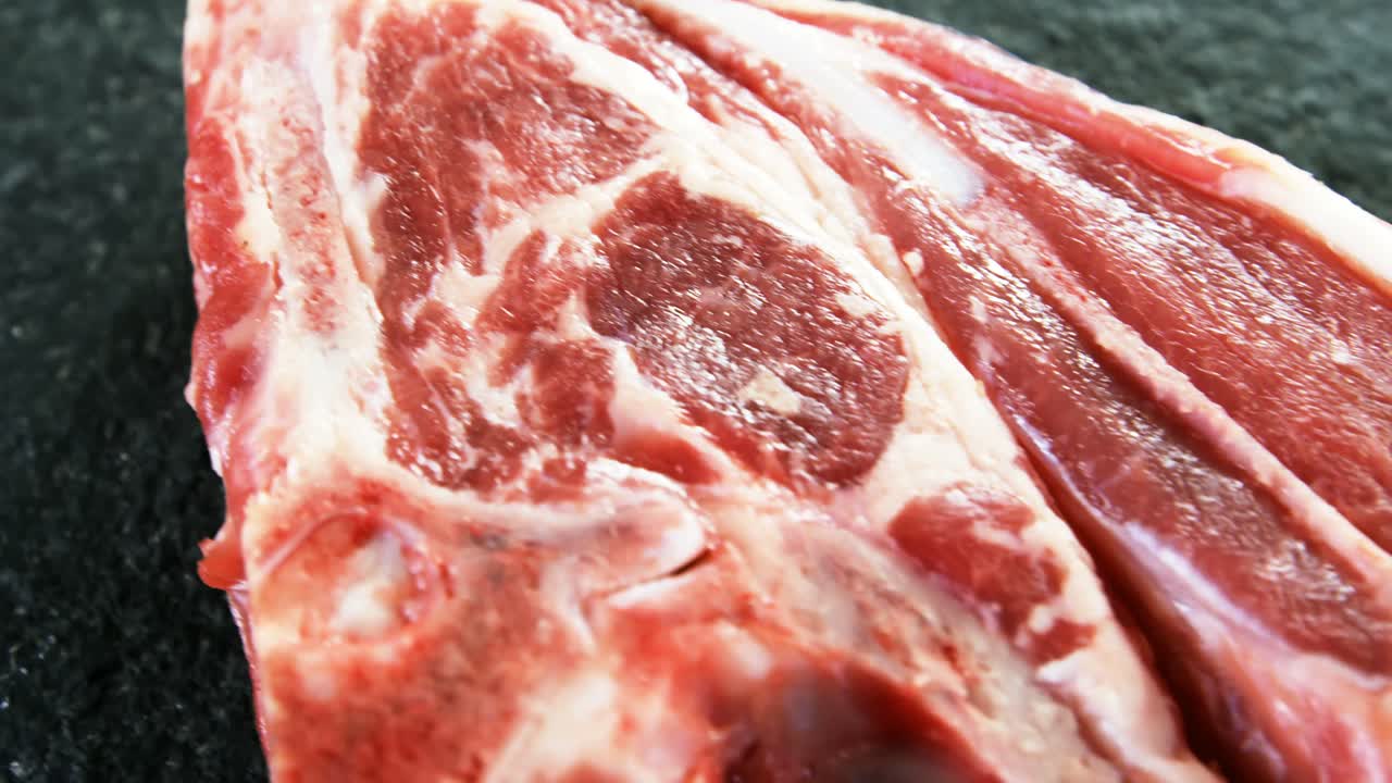 콘크리트 배경에 sirloin  ⁇