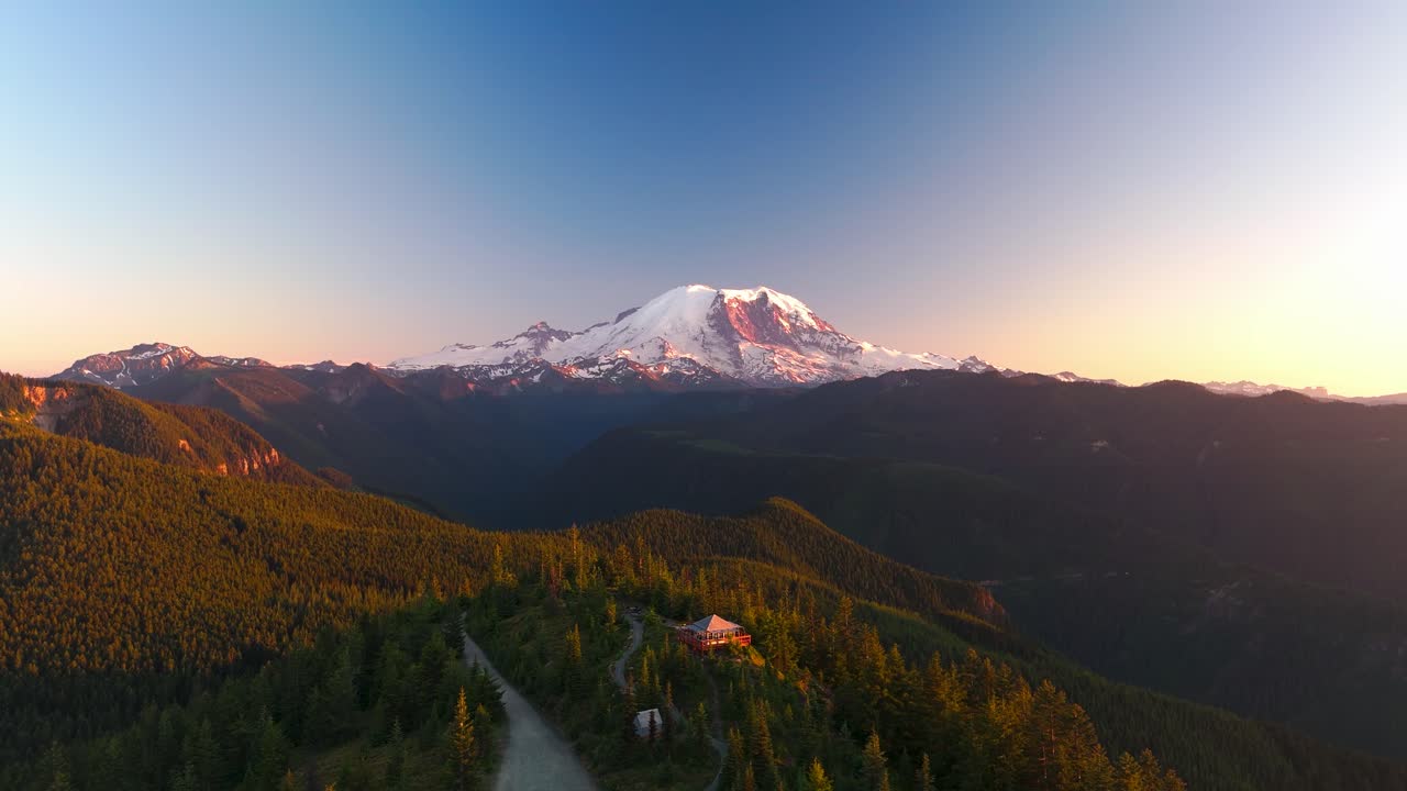 Drone shot pushing towards Mt Rainier in Washington State with Suntop Fire Lookout in the foreground