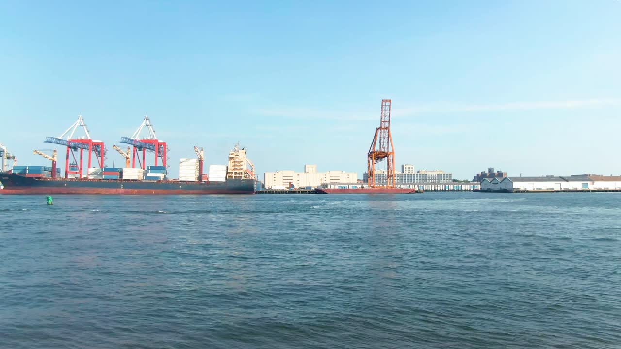 브루클린 항구와 산업 선박, 모션 뷰