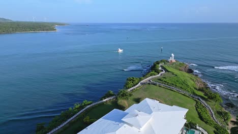 Luftflug-über-Das-Luxuriöse-Senator-Resort-Hotel-Und-Kreuzfahrtschiffe-An-Sonnigen-Tagen