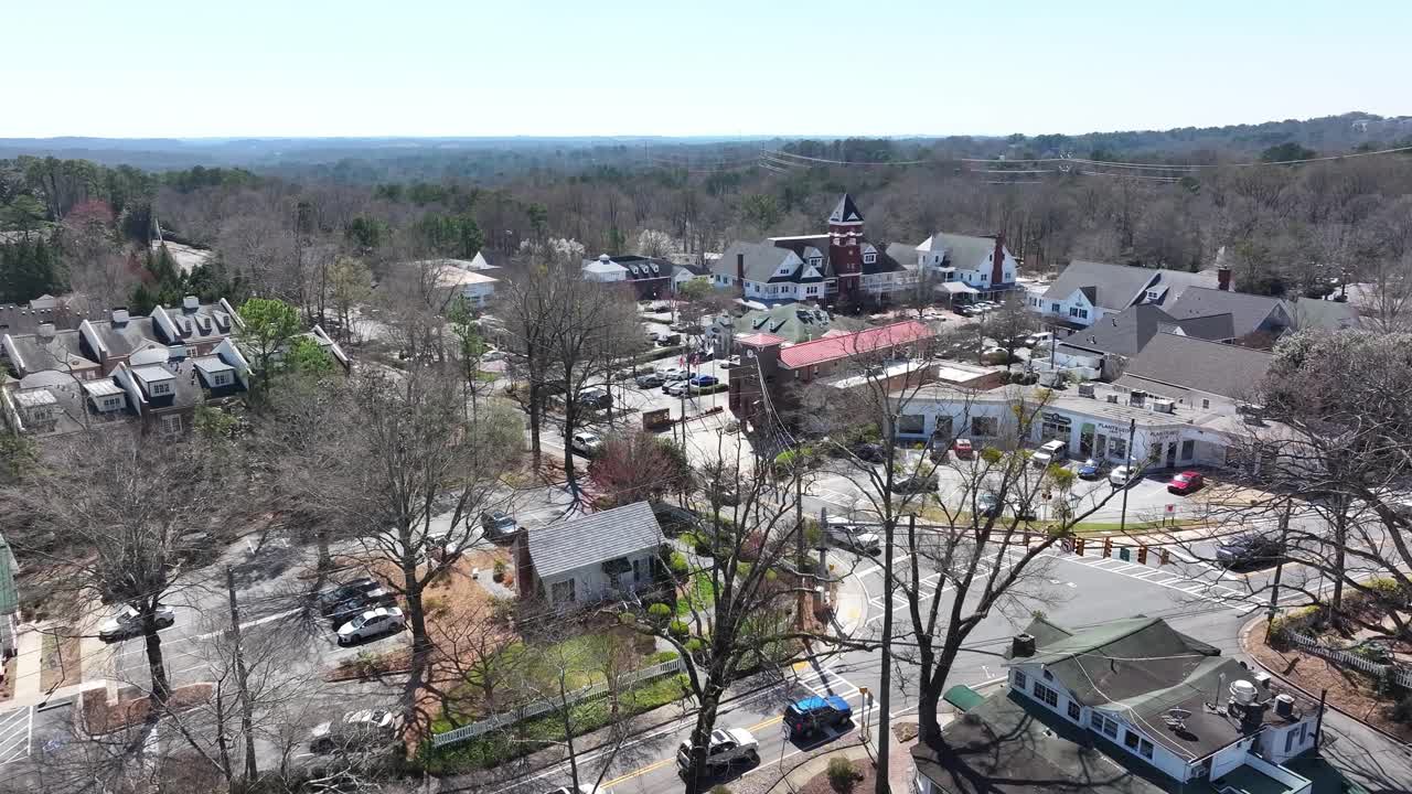 Panoramic view of Vinings village centre and neighbourhood in sunny daylight surrounded by urban parks, Paces Ferry Road, Revealing shot, Aerial