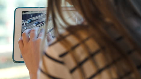 woman using touchpad to make photos of the city traffic