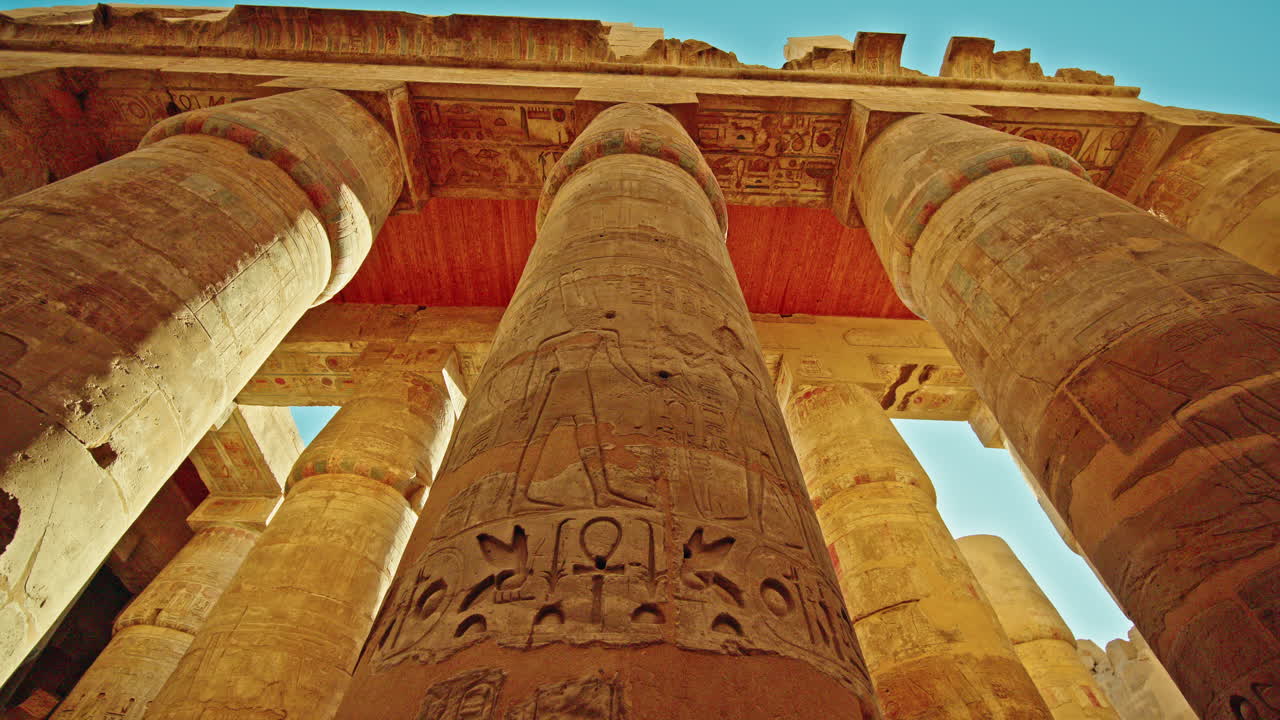 Karnak Tapınağı'ndaki Büyük Hipostil Salonu