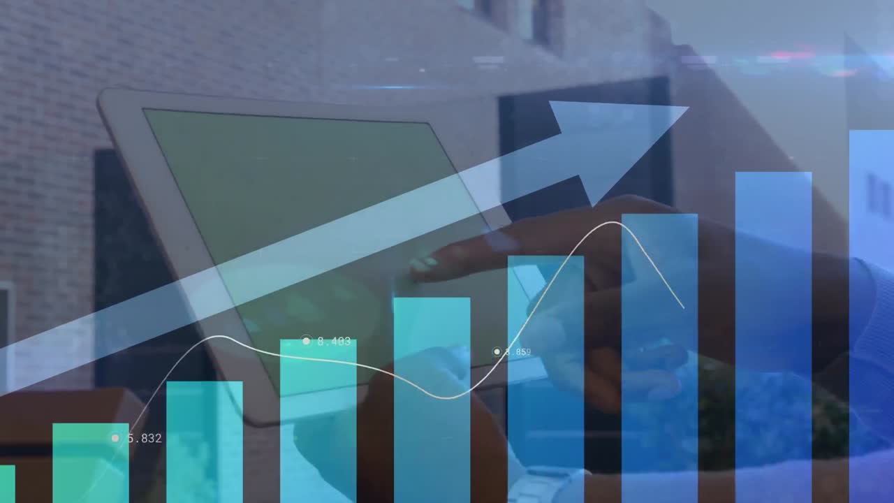 animación de flecha y procesamiento de estadísticas sobre el hombre usando tableta