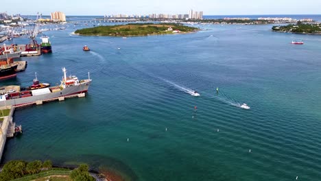 Eine-Erstaunliche-Schwenk-Drohnenaufnahme-Von-Peanut-Island-Im-Palm-Beach-County,-Florida