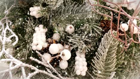 decoración de navidad con pino, bucle sin costuras, nieve, 4k