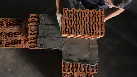 proceso de construcción de ladrillos