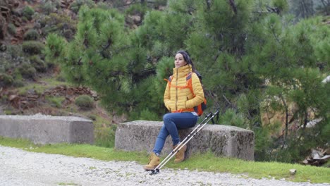 Attractive-young-woman-hiking-in-the-mountains