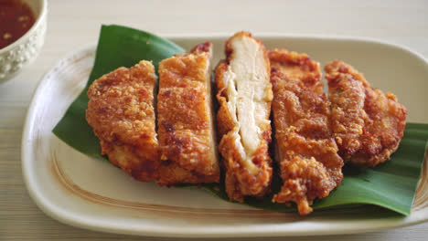 fried-chicken-with-sticky-rice-and-spicy-sweet-sauce