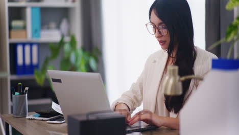 Confident-Office-Worker-Writes-on-Laptop-and-Replies-to-Emails