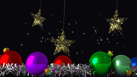 Animación-De-Adornos-Dorados-De-Estrellas-Navideñas-Balanceándose-Sobre-Adornos-Coloridos-Sobre-Fondo-Negro.