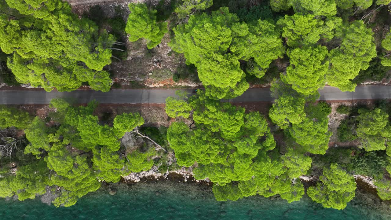 오토바이 운전자 와 함께 해안 도로, 공중 에서 볼 수 있는 모습