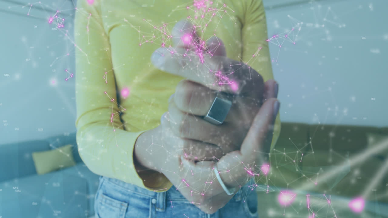 animación de código qr con una mujer lavándose las manos en una oficina