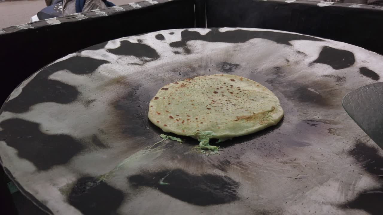 hacer comida tradicional y real de la calle india