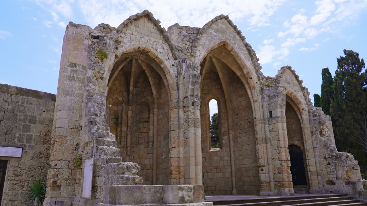 14세기의 버그의 처녀 성당의 유적