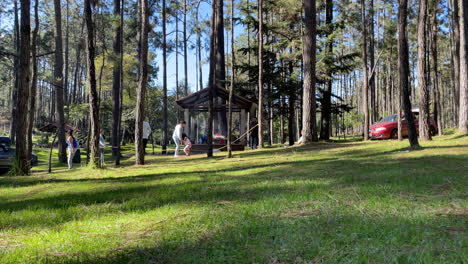 Familie-Genießt-Den-Sonntag-Im-Park-In-Chiapas,-Mexiko