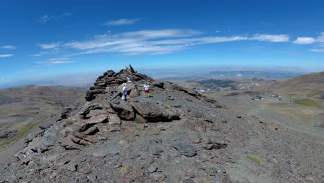 España-Granada-Sierra-Nevada-Verano-4k-Desde-Arriba-Y-Abajo-Con-Un-Dron-Y-Una-Cámara-De-Acción-Estabilizada-22