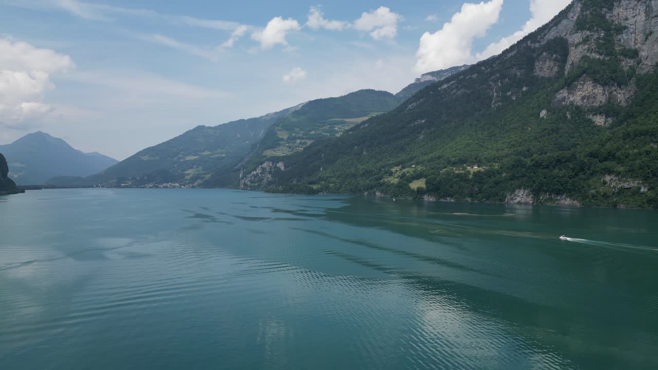imágenes aéreas de drones revelan un sueño como la impresionante belleza natural de suiza.