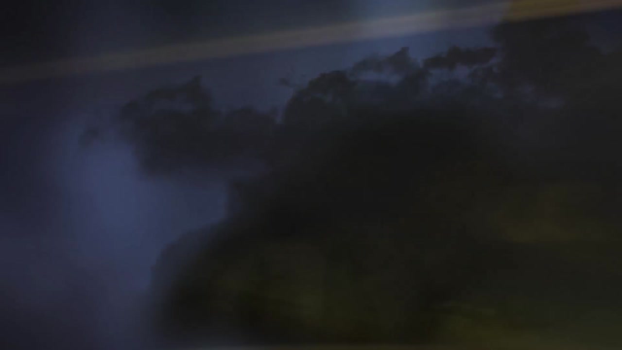 lapso de tiempo de movimiento a través de las calles de la ciudad