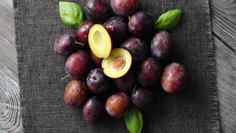 Served-ripe-plums-on-napkin