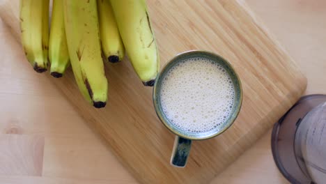 banana smoothie in a mug